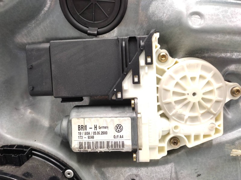 Elevalunas Delantero Derecho 1j3837462h  - Volkswagen Golf Iv Berlina (1j1) 1.9 Tdi 2