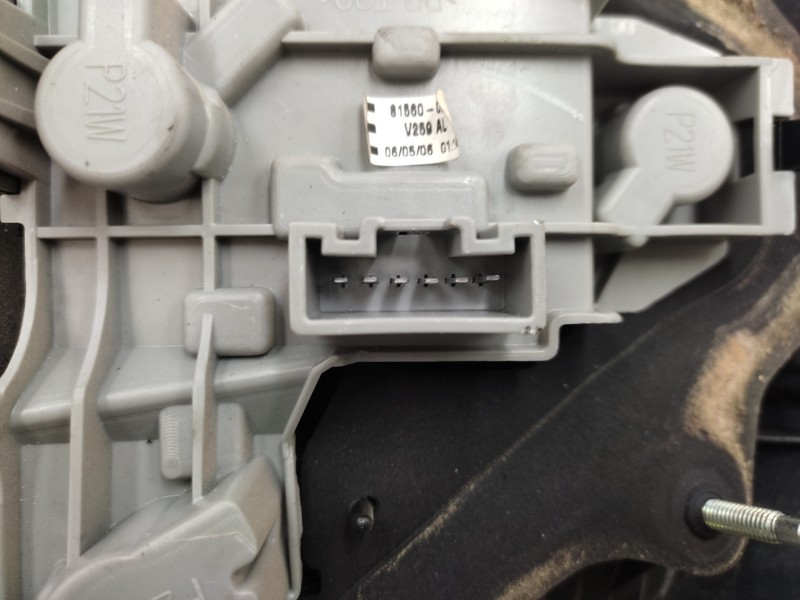 Piloto Trasero Izquierdo 8156002301 8156002300  - Toyota Corolla (e12) 2.0 D-4d Sol Berlina 4