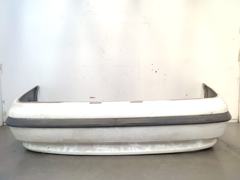 Recambio de paragolpes trasero para opel calibra básico referencia OEM IAM 90331856  