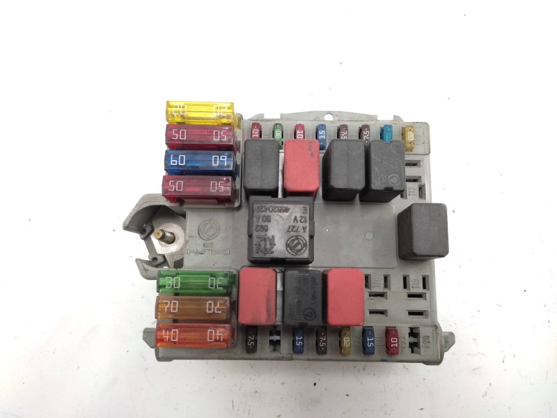 Caja Reles / Fusibles 46760255  - Fiat Punto Berlina (188) 1.2 16v Dynamic 4