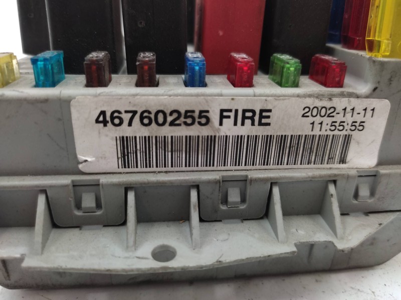 Caja Reles / Fusibles 46760255  - Fiat Punto Berlina (188) 1.2 16v Dynamic 5