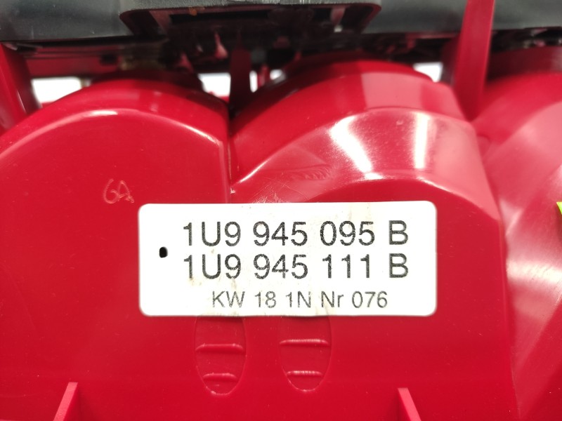 Piloto Trasero Izquierdo 1u9945095b 1u9945111b  - Skoda Octavia Combi (1u5) 1.9 Tdi 3