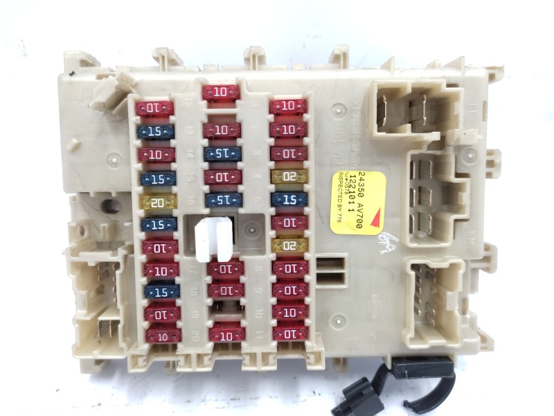 Caja Reles / Fusibles 24350av700  - Nissan Primera Berlina (p12) 2.0 16v Cat 5