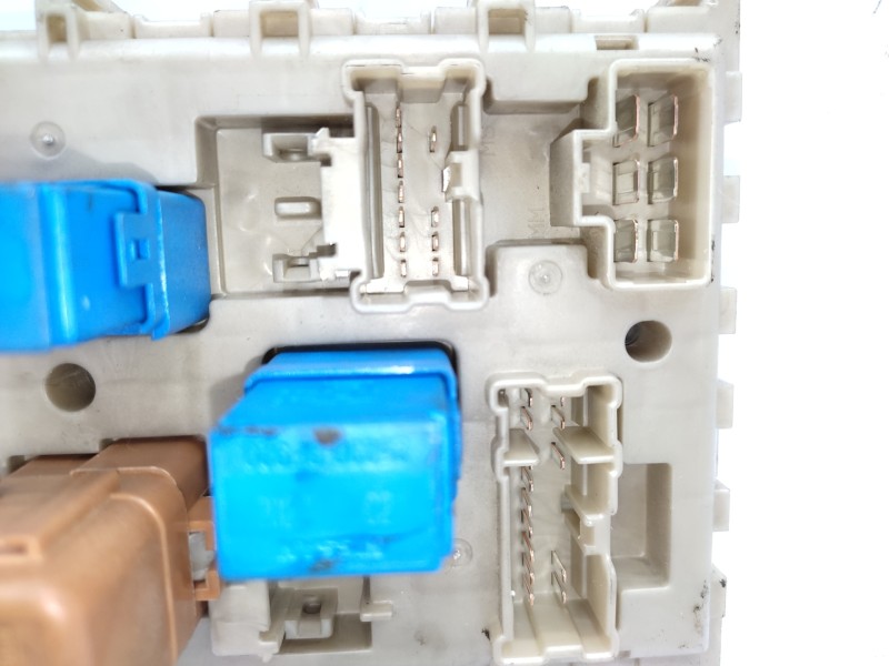 Caja Reles / Fusibles 24350av700  - Nissan Primera Berlina (p12) 2.0 16v Cat 10