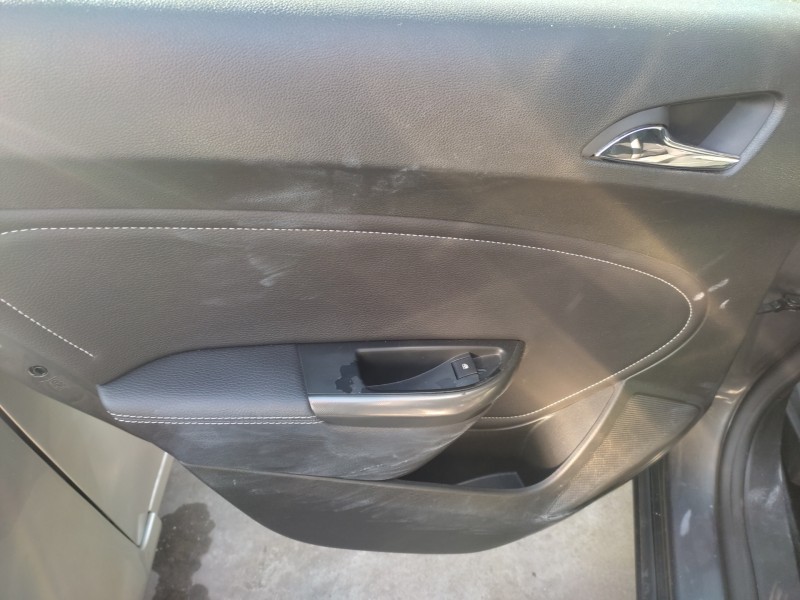 opel astra j lim. del año 2011