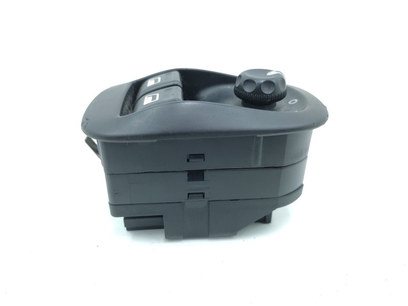 Recambio de mando elevalunas delantero izquierdo para peugeot 206 berlina xr referencia OEM IAM 11530  DAV