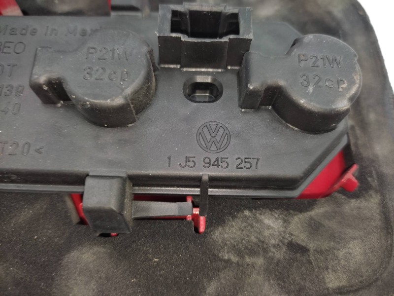 Piloto Trasero Derecho 1j5945257 963690  - Volkswagen Bora Berlina (1j2) 1.6 4
