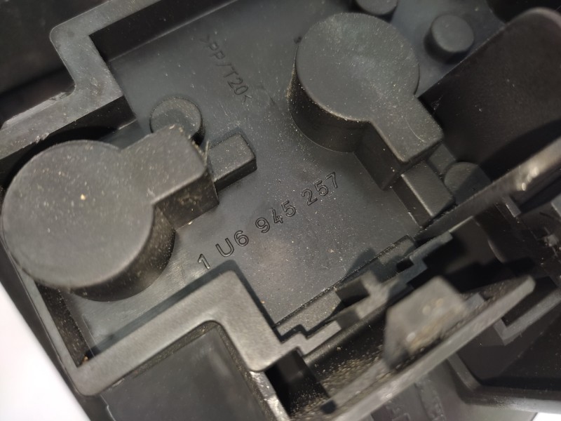 Recambio de piloto trasero derecho para skoda octavia berlina (1u2) 1.6 referencia OEM IAM 1U6945112 1U6945096  