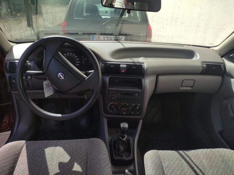 opel astra f berlina del año 1993