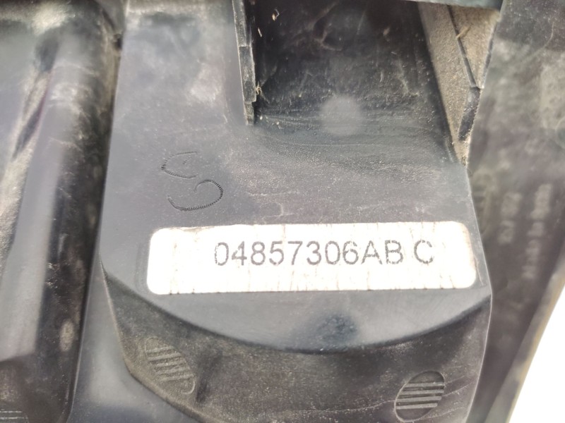 Recambio de piloto trasero derecho para chrysler voyager iv (rg, rs) 2.4 referencia OEM IAM 4857306AB  