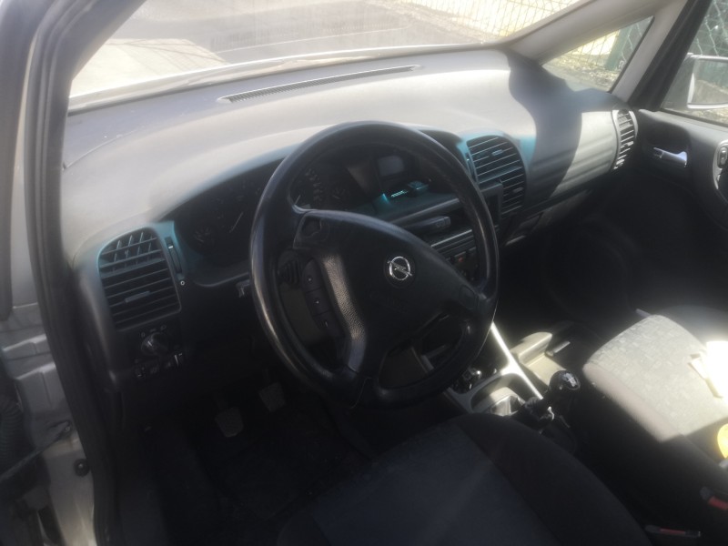 opel zafira a del año 2000