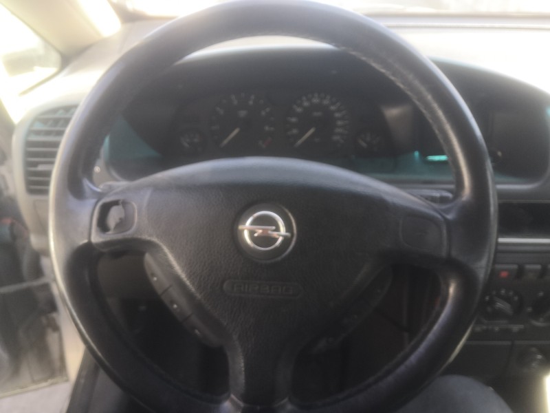 opel zafira a del año 2000