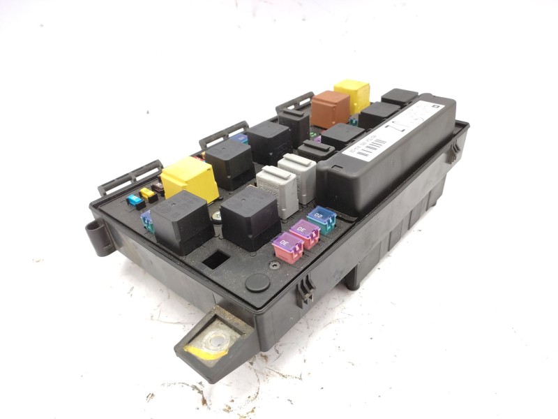 Caja Reles / Fusibles 13250231  - Opel Astra H Ber. 1.6 16v 2