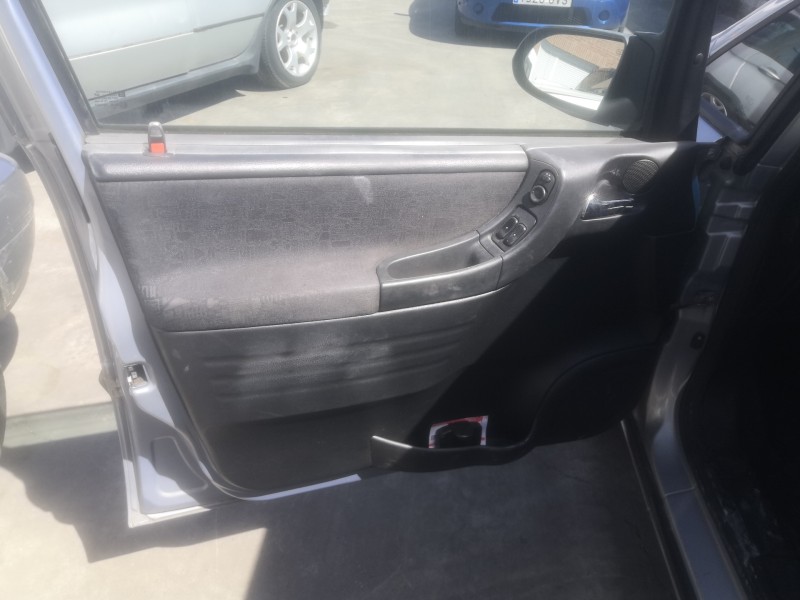 opel zafira a del año 2000