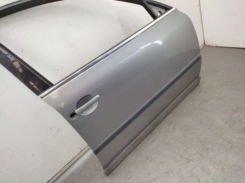 Recambio de puerta delantera derecha para volkswagen passat b5.5 (3b3) 1.9 tdi referencia OEM IAM  3B4831052BE 