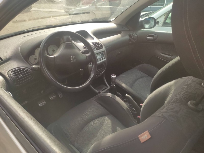 peugeot 206 berlina del año 2003