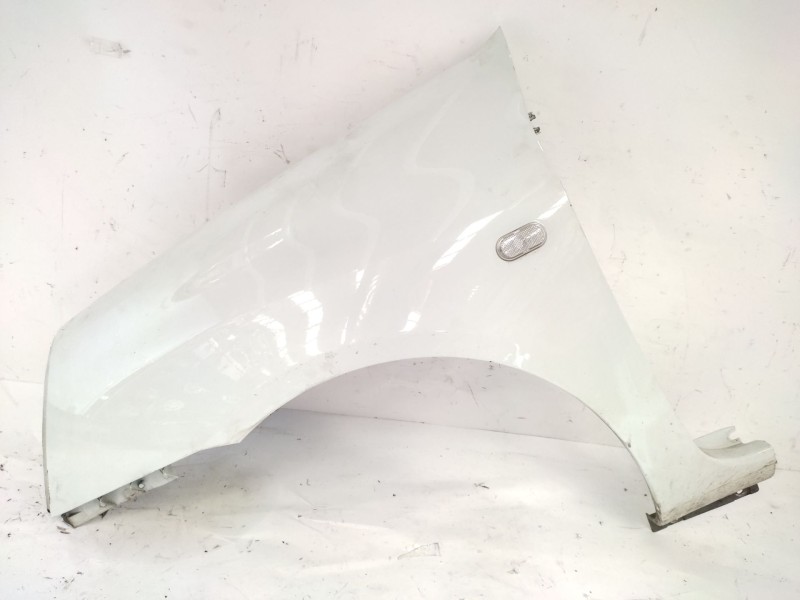 Recambio de aleta delantera izquierda para renault clio ii (bb_, cb_) 1.5 dci (b/cb08) referencia OEM IAM   