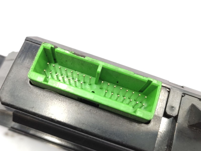 Mando Elevalunas Delantero Izquierdo 30658116  - Volvo V70 Familiar D 5 Titanium 4