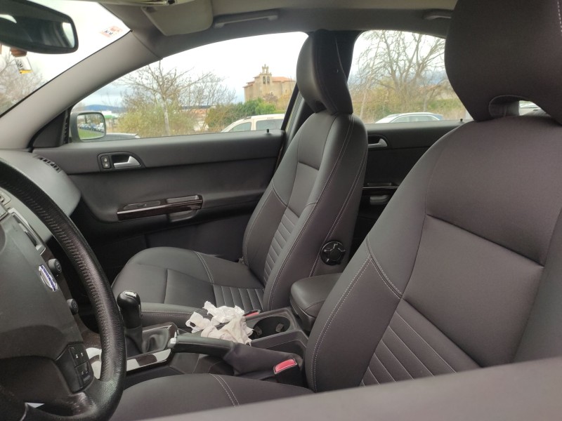volvo s40 ii (544) del año 2025