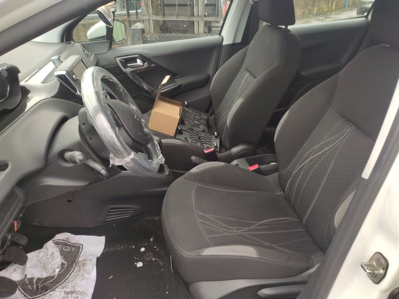 peugeot 208 i (ca_, cc_) del año 2012