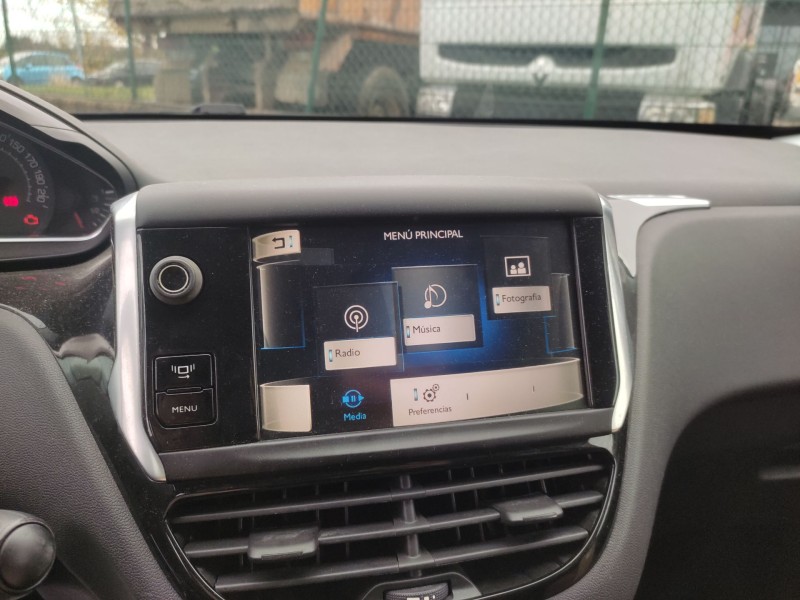 peugeot 208 i (ca_, cc_) del año 2012