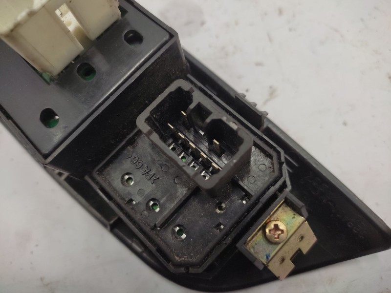 Recambio de mando elevalunas delantero izquierdo para hyundai coupe (gk) 2.0 fx full referencia OEM IAM   