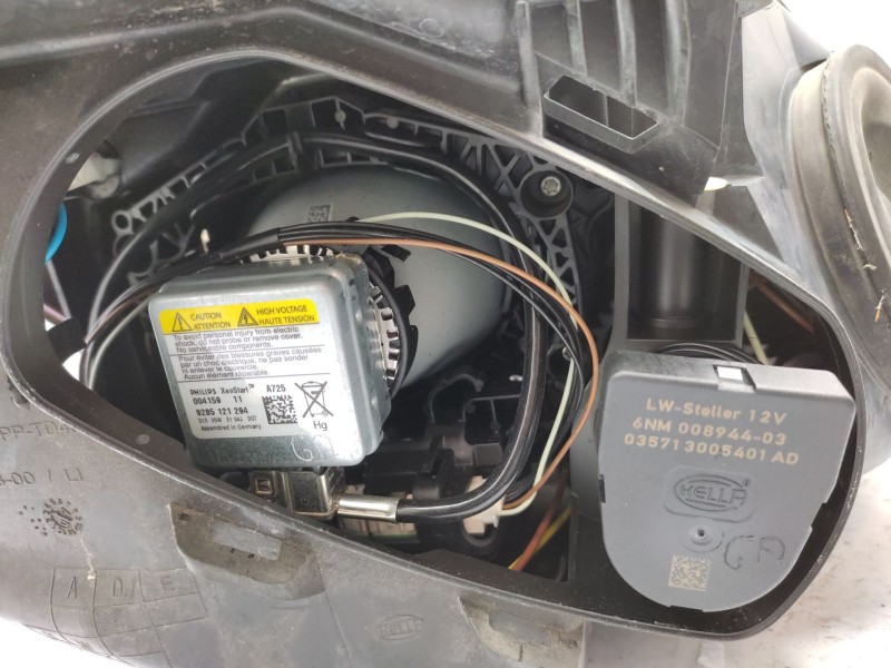 Recambio de faro izquierdo para citroën c4 picasso exclusive referencia OEM IAM   