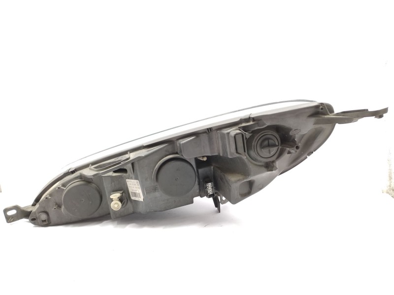 Recambio de faro derecho para peugeot 407 (6d_) 2.0 16v (6drfjc, 6drfje, 6drfjf) referencia OEM IAM  620690 