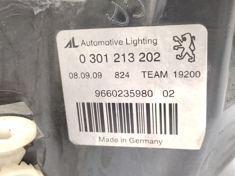 Recambio de faro derecho para peugeot 407 (6d_) 2.0 16v (6drfjc, 6drfje, 6drfjf) referencia OEM IAM  620690 