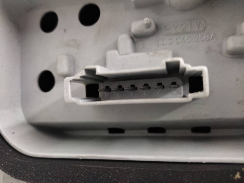Piloto Trasero Derecho 6q6945096g 6q6945112a  - Volkswagen Polo (9n1) 1.4 16v 3