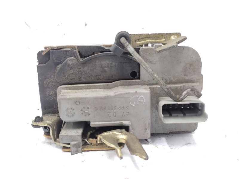 Recambio de cerradura puerta delantera derecha para citroën xsara (n1) 2.0 hdi 90 referencia OEM IAM  9136J2 