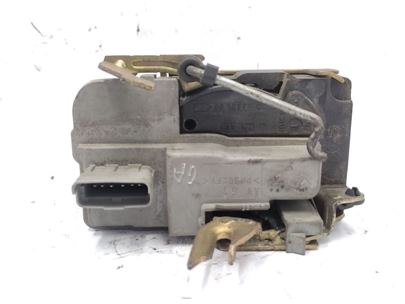 Recambio de cerradura puerta delantera izquierda para citroën xsara (n1) 2.0 hdi 90 referencia OEM IAM  9135H4 