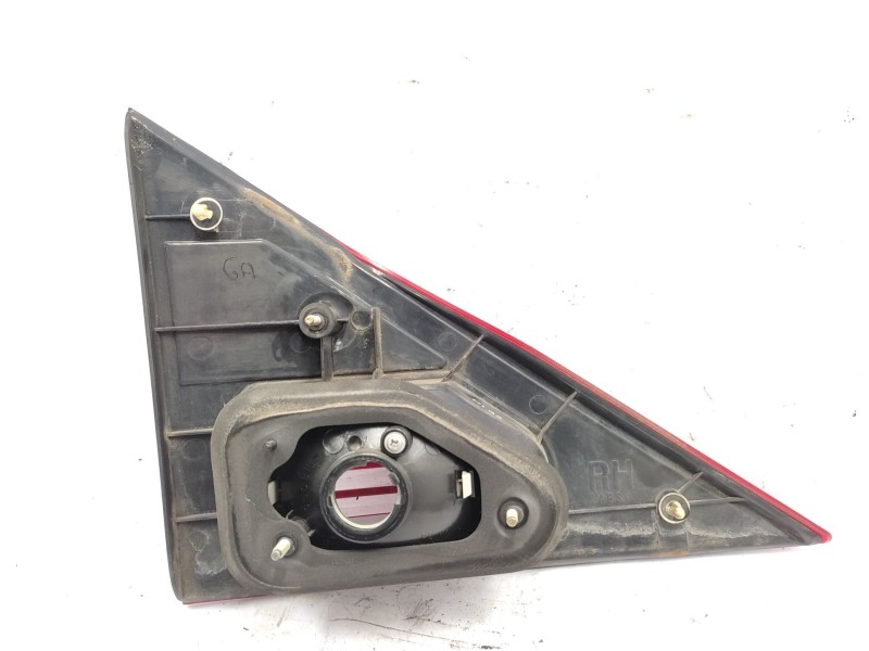 Piloto Trasero Derecho Interior 8360221201  - Ssangyong Rodius 2.7 Turbodiesel Cat 2