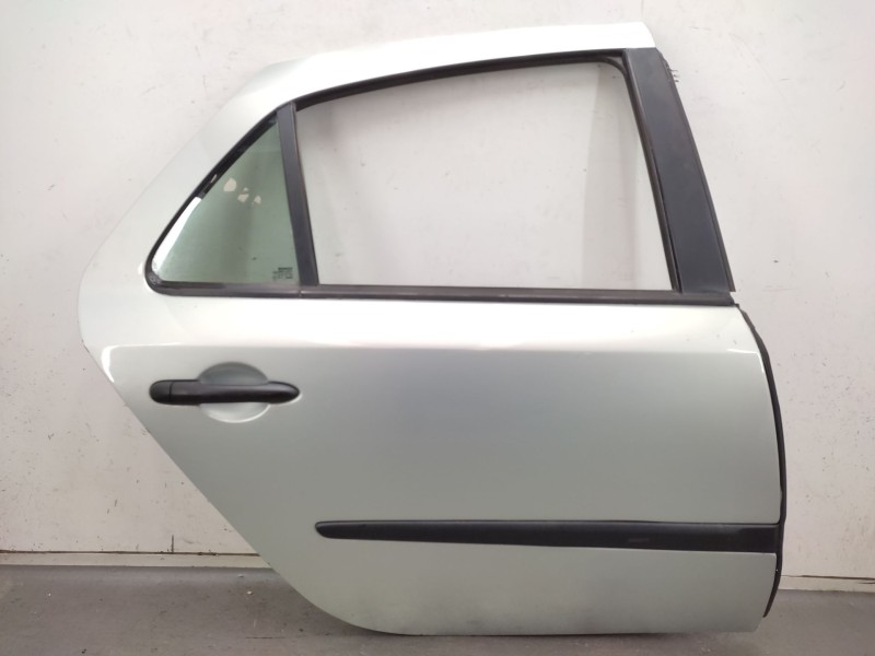 Recambio de puerta trasera derecha para renault laguna ii (bg0/1_) 1.9 dci referencia OEM IAM   