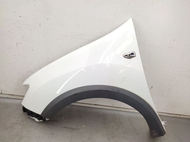 Recambio de aleta delantera izquierda para dacia sandero stepway essential referencia OEM IAM   