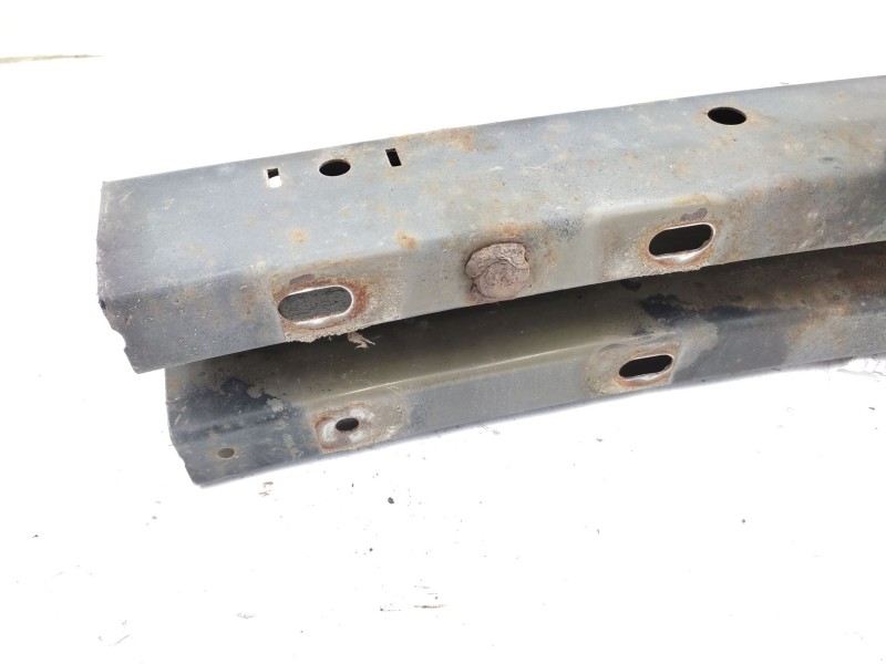 Recambio de refuerzo paragolpes trasero para dodge caliber 2.0 crd referencia OEM IAM   