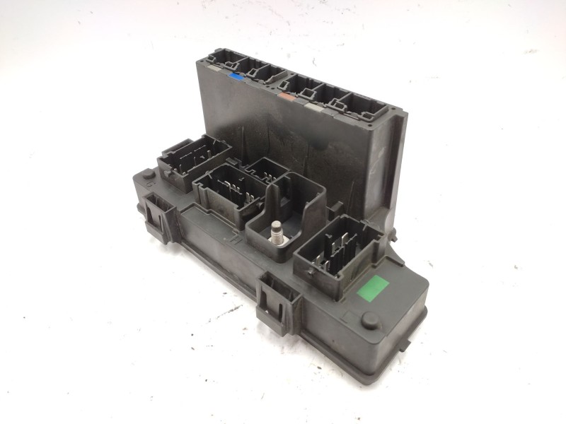 Recambio de caja reles / fusibles para dodge caliber 2.0 crd referencia OEM IAM   
