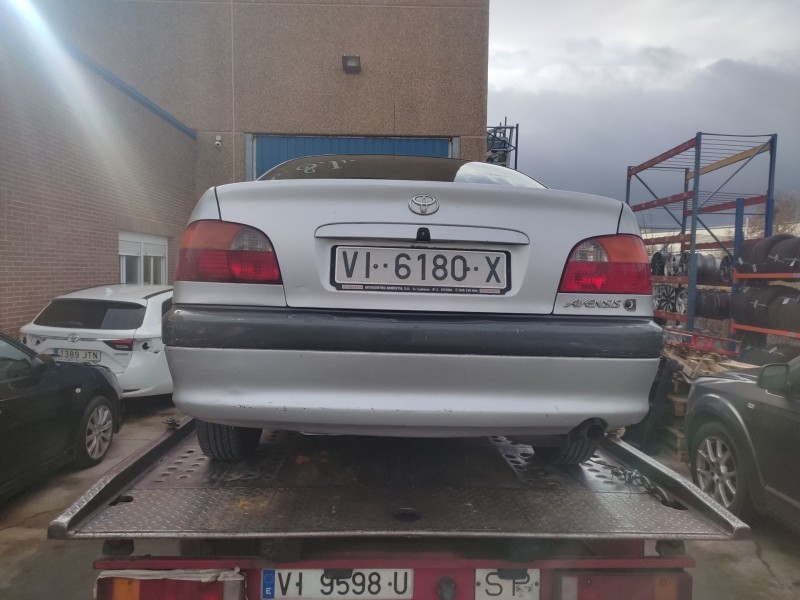 toyota avensis (_t22_) del año 1999