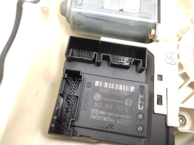 Recambio de elevalunas delantero izquierdo para seat altea (5p1) 2.0 tdi 16v referencia OEM IAM  5P0837461 