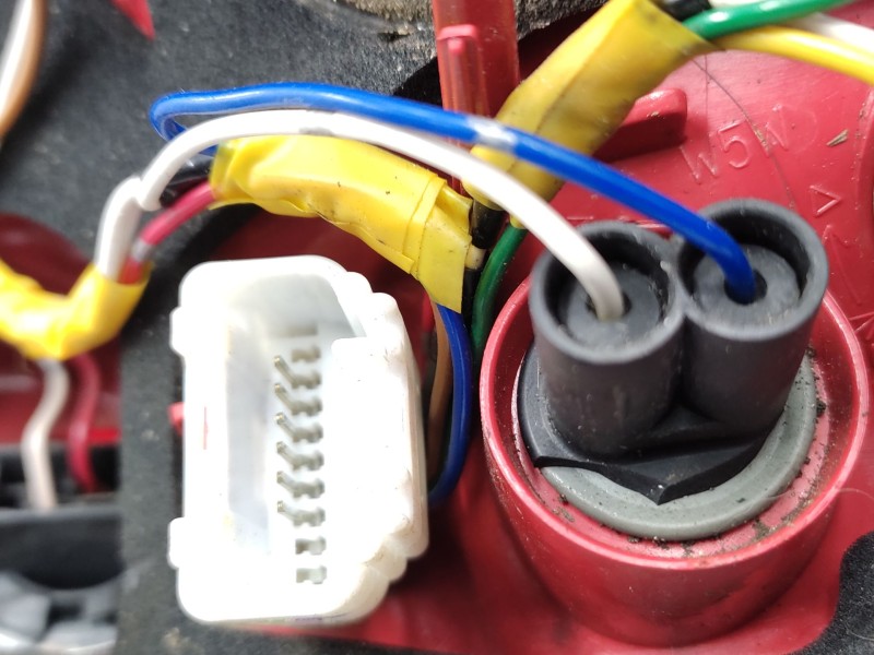 Recambio de piloto trasero izquierdo para toyota auris hybrid active referencia OEM IAM  8156102540 