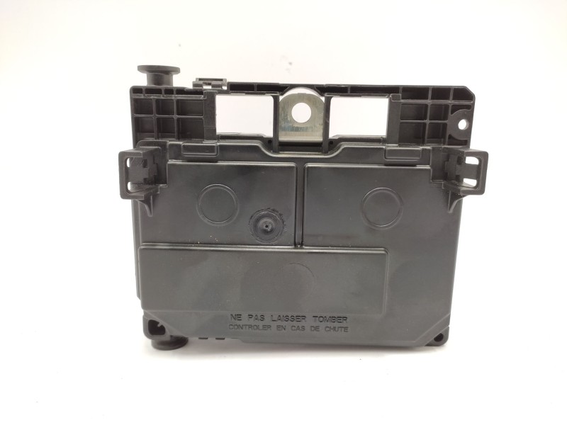 Recambio de caja reles / fusibles para citroën c4 berlina sx referencia OEM IAM   