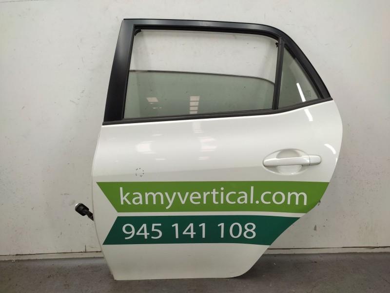 Recambio de puerta trasera izquierda para toyota auris hybrid active referencia OEM IAM  6700402260 