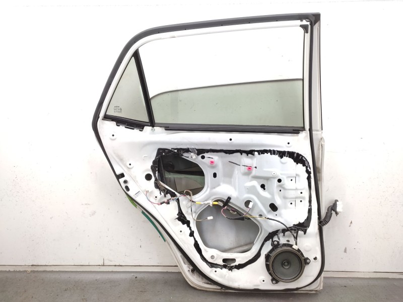 Puerta Trasera Izquierda 6700402260  - Toyota Auris Hybrid Active 5