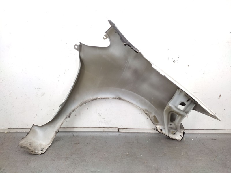 Recambio de aleta delantera izquierda para toyota auris hybrid active referencia OEM IAM 5380202130  