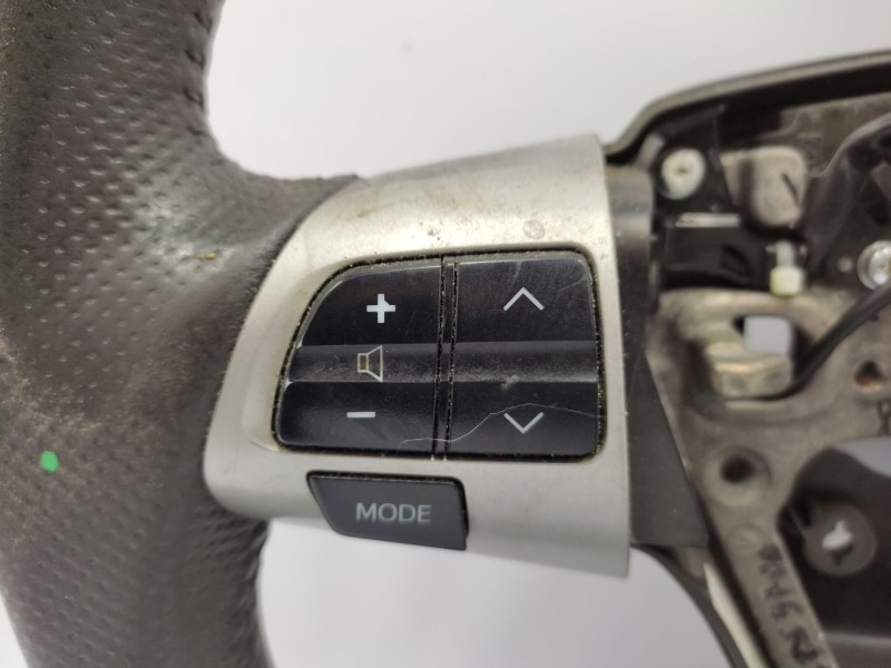 Volante 4510202430b0  - Toyota Auris Hybrid Active 5