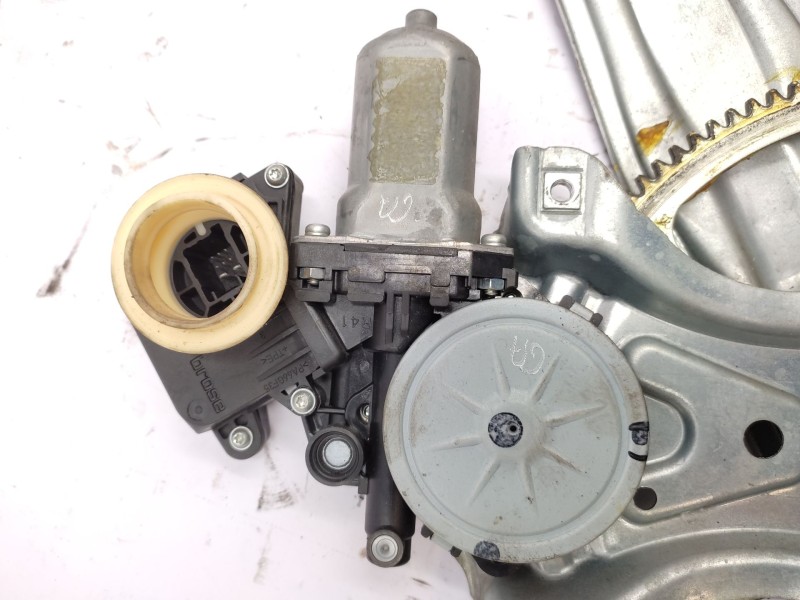 Elevalunas Trasero Izquierdo 6984002390  - Toyota Auris Hybrid Active 3