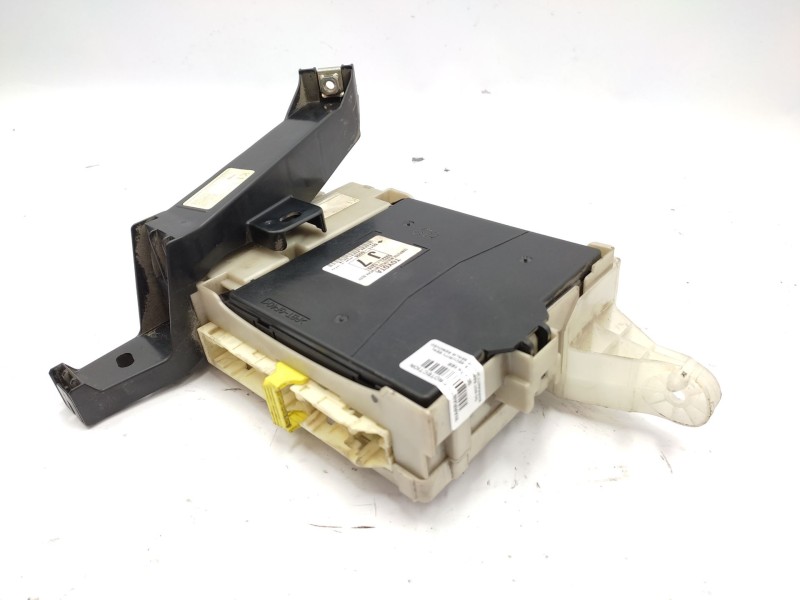 Recambio de caja reles / fusibles para toyota auris hybrid active referencia OEM IAM   