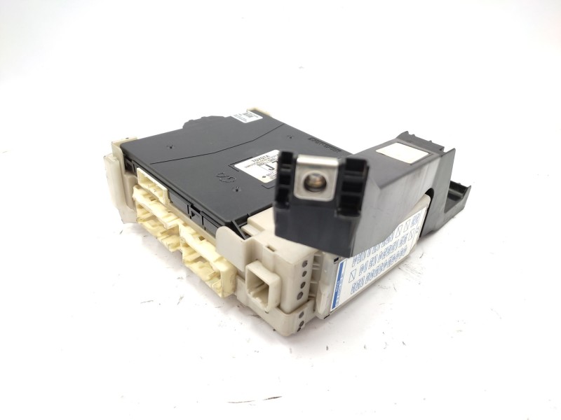 Recambio de caja reles / fusibles para toyota auris hybrid active referencia OEM IAM   