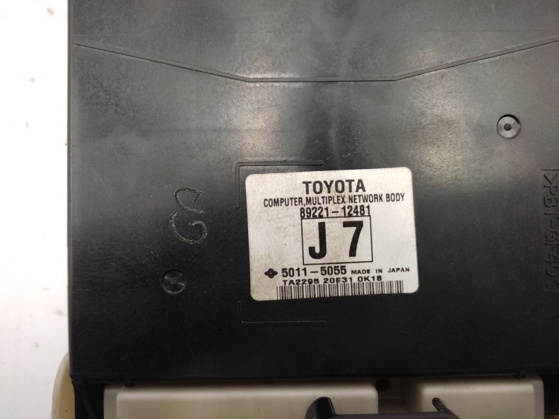 Recambio de caja reles / fusibles para toyota auris hybrid active referencia OEM IAM   