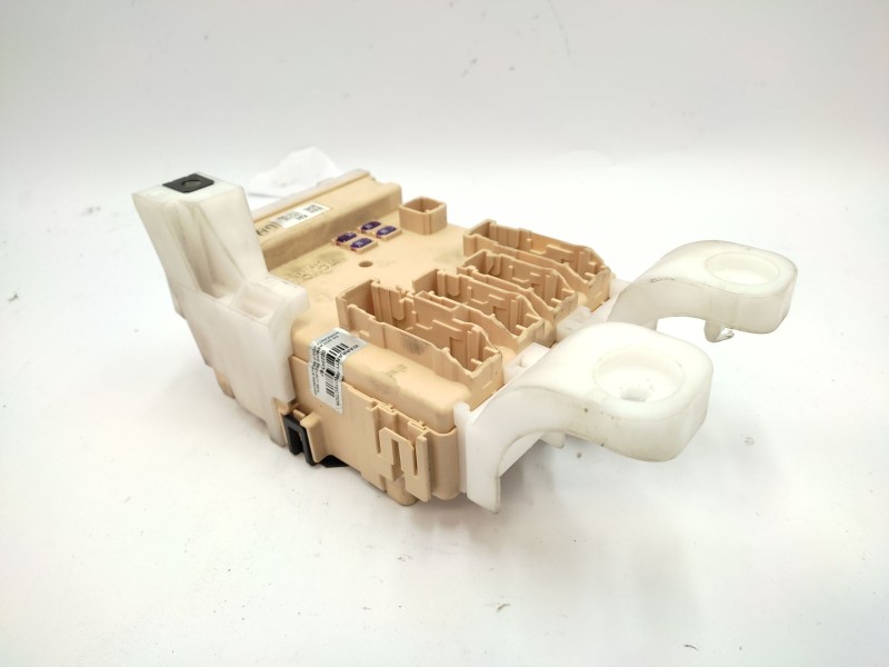 Caja Reles / Fusibles 8273042811  - Toyota Rav 4 2